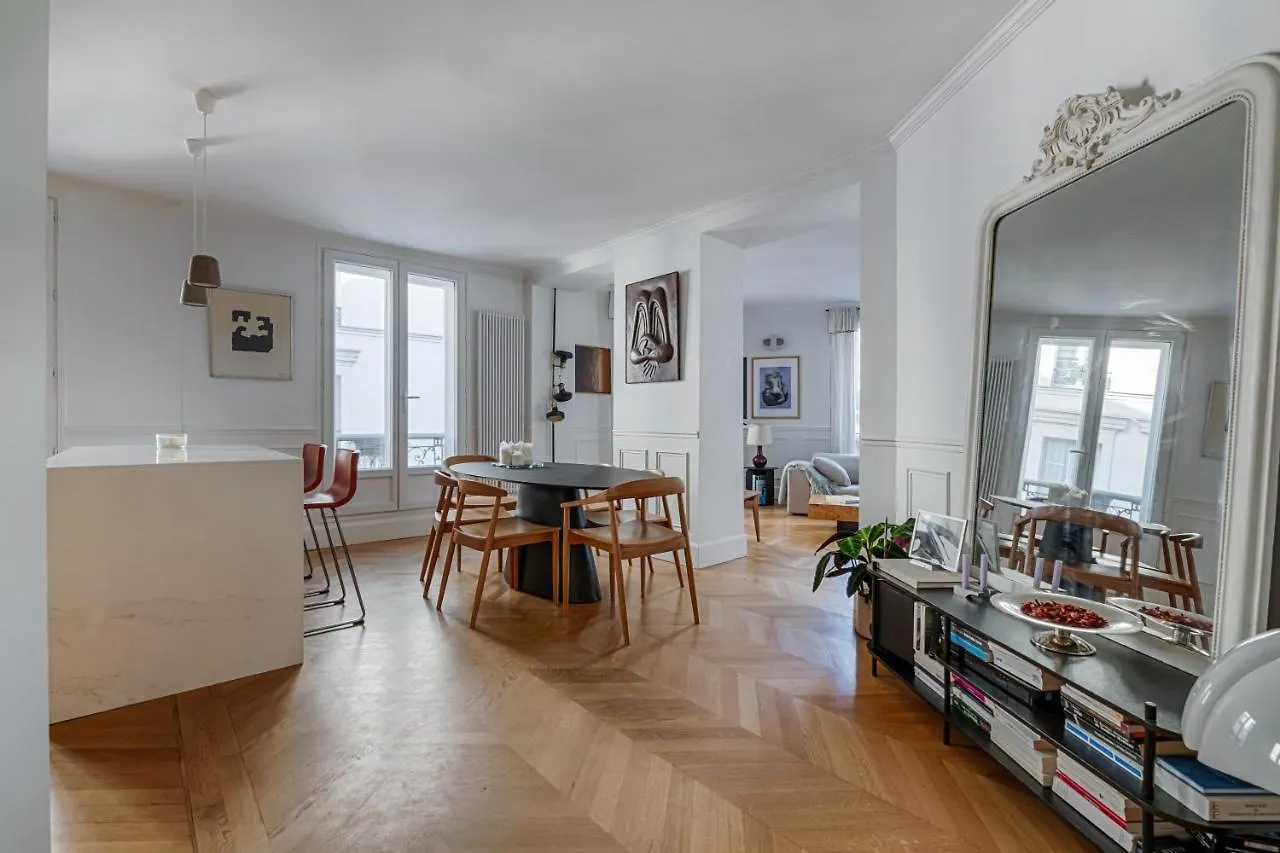 Veeve - Time For Teak Apartment Paris