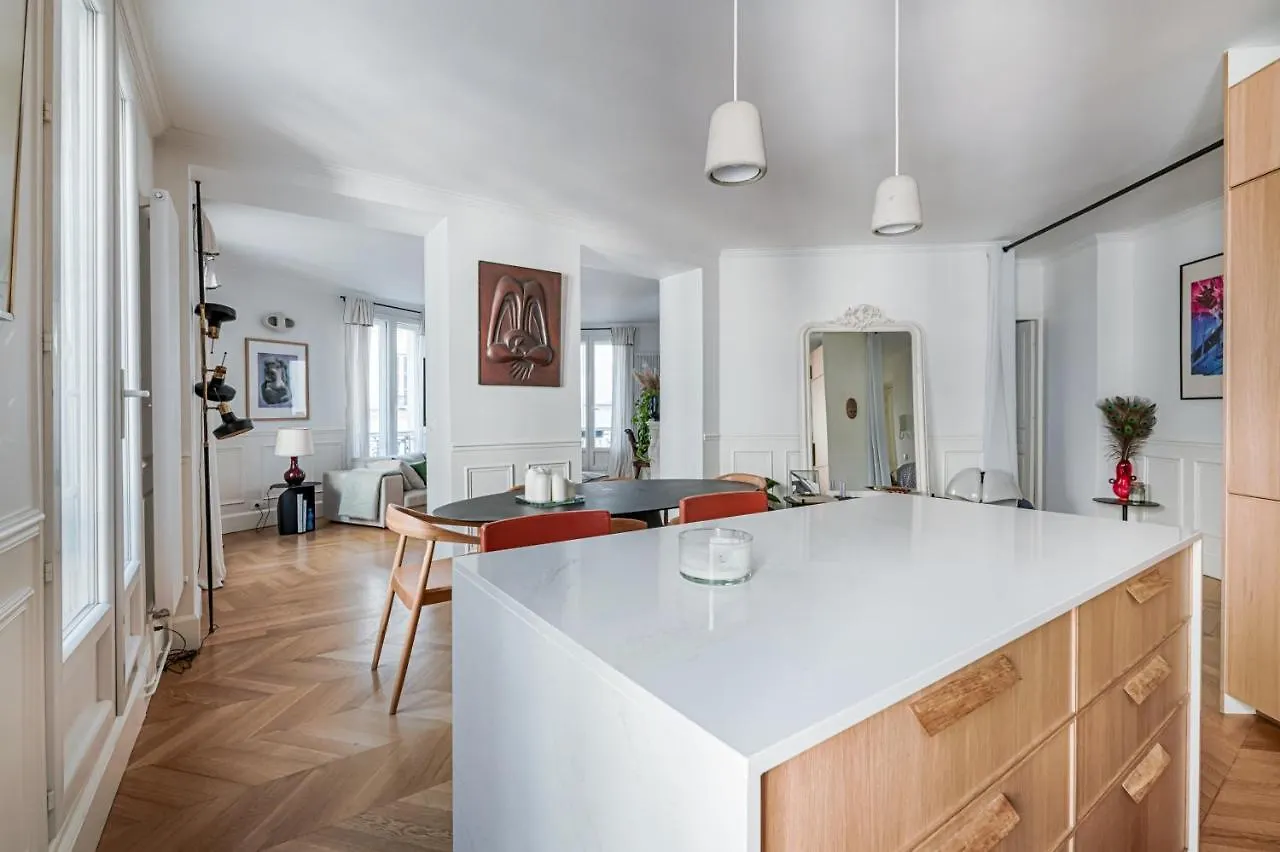 Veeve - Time For Teak Apartment Paris