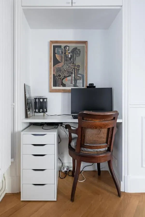 Veeve - Time For Teak Apartment Paris