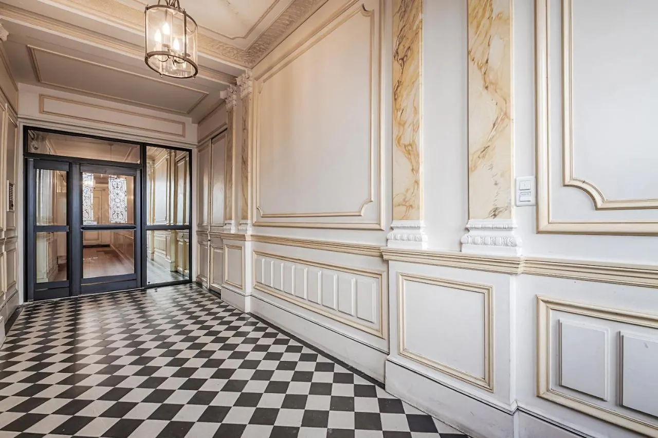 Veeve - Time For Teak Apartment Paris